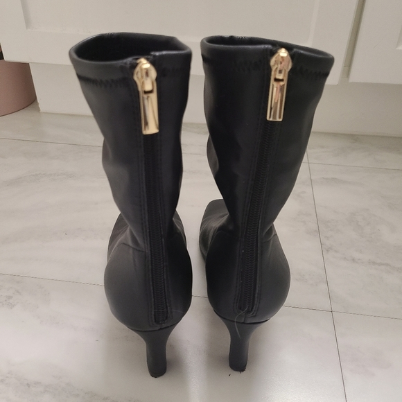 black heeled leather boots - Picture 3 of 3
